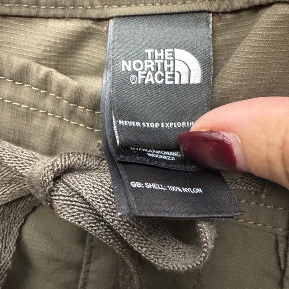 The North Face Women's Convertible Pants Olive - Picture 5 of 14